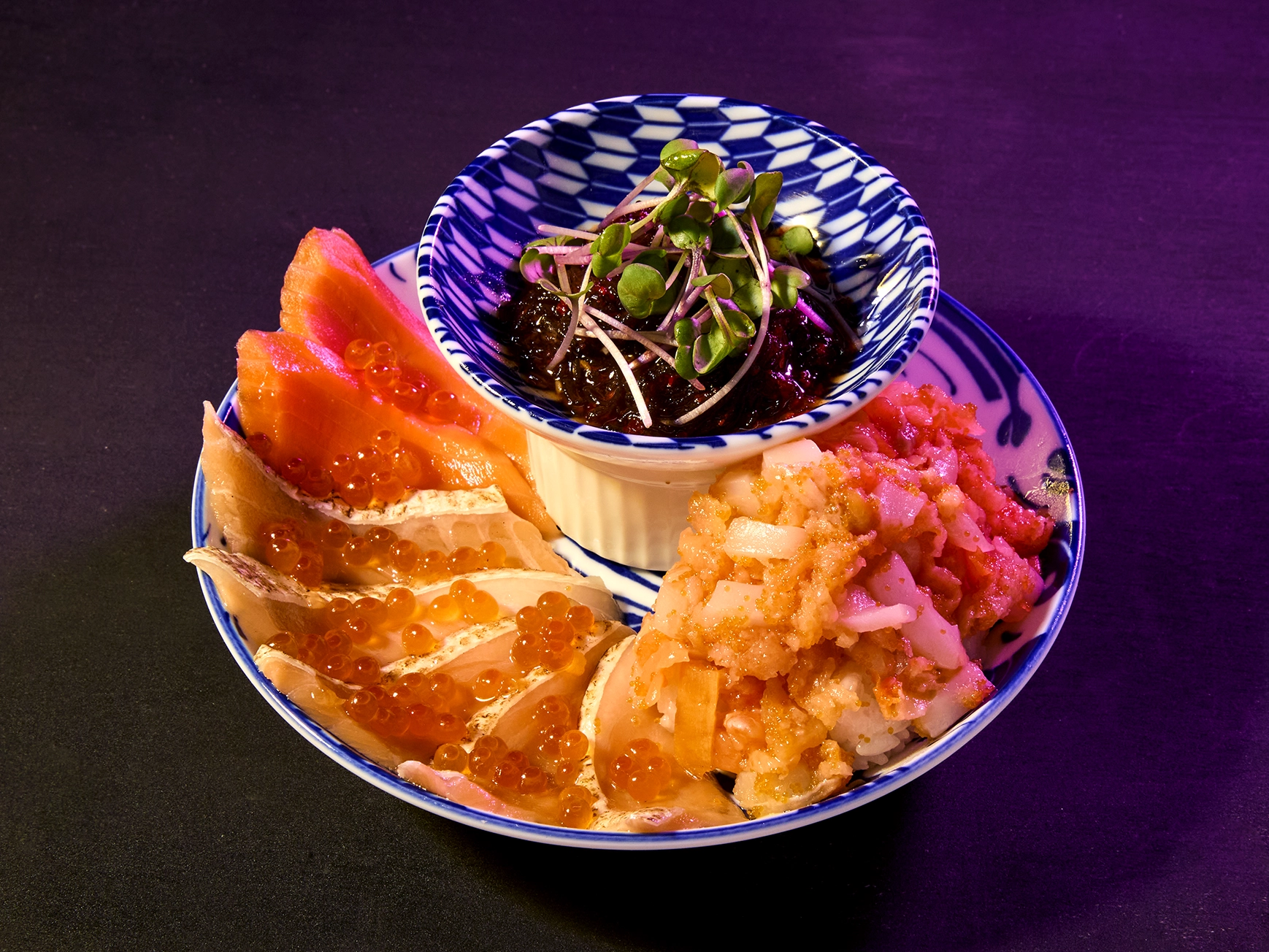 サカバ特製！サーモンづくしのこぼれ寿司